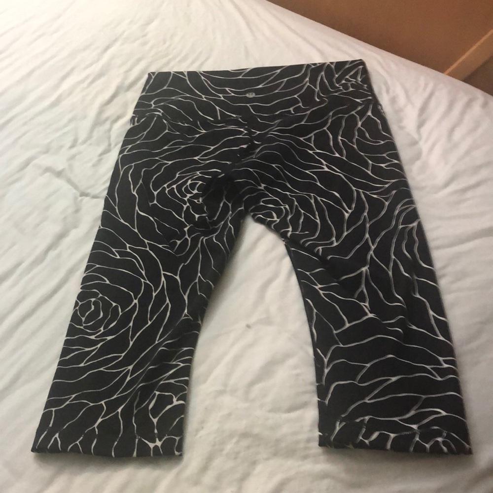 Barely worn lululemon leggings size 8